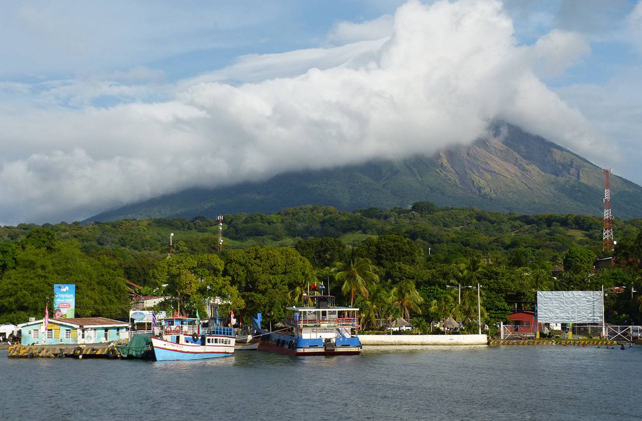 Ometepe Maderas Volcan Nicaragua c