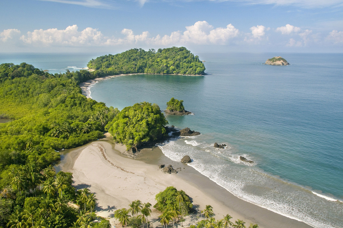 Manuel Antonio Nationalpark von oben mit Strand und Meer