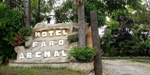 Hotel El Faro Arenal und das Titoku Thermalbad in La Fortuna