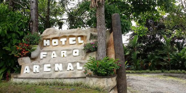 Hotel El Faro Arenal und das Titokú Thermalbad in La Fortuna