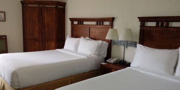 Ganz nah dran: Hotel Holiday Inn Express am internationalen Flughafen in San José